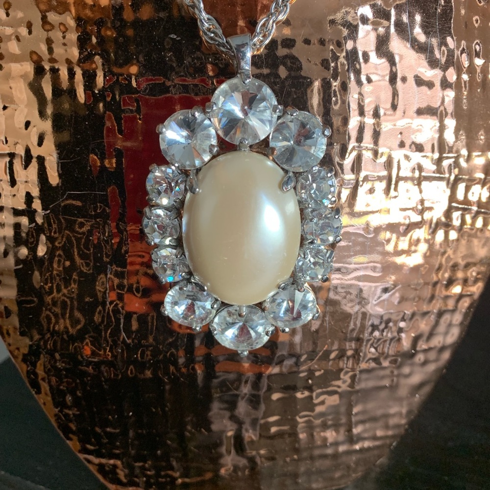 Long chain pearl crystal necklace